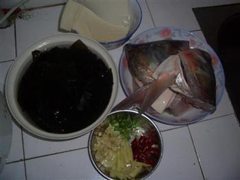 鱼头豆腐海带烩菜的做法步骤1