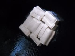 姬菇烧豆腐的做法步骤2