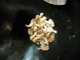 姬菇烧豆腐的做法步骤3