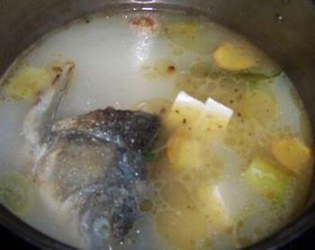 美味鱼头豆腐汤的做法图解10