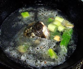 美味鱼头豆腐汤的做法步骤8