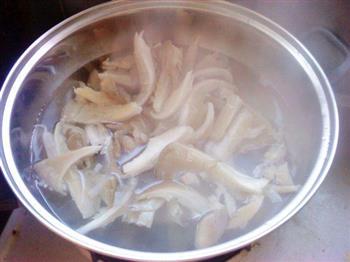 土豆蘑菇烧肉片的做法图解3