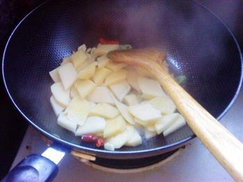 土豆蘑菇烧肉片的做法图解7