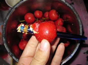 桂花炒红果的做法步骤2