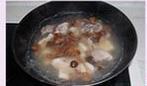 松茸排骨莲藕汤的做法图解4