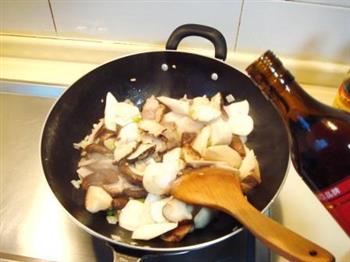 蚝油焖双菇肉片的做法步骤7
