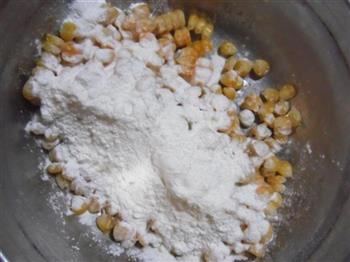 椒盐黄金玉米烙的做法步骤2