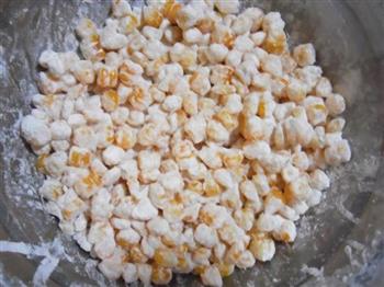 椒盐黄金玉米烙的做法步骤3