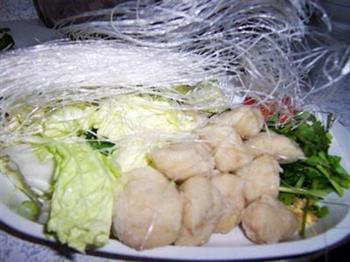 鱼丸粉丝白菜汤的做法步骤1
