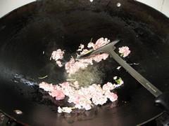 猪红韭菜的做法步骤5