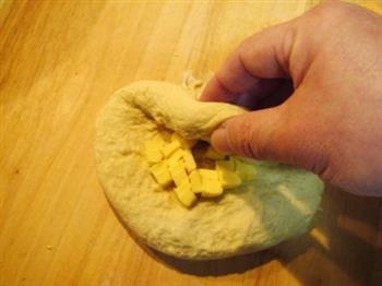 毛毛虫奶酪面包的做法步骤3