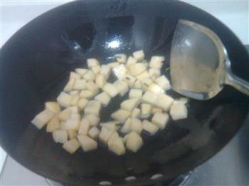 土豆焖饭的做法步骤3