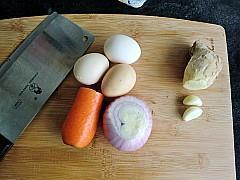 洋葱胡萝卜炒鸡蛋的做法图解1