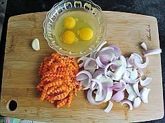 洋葱胡萝卜炒鸡蛋的做法步骤2