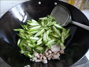 蚝油芦笋炒肉片的做法步骤4