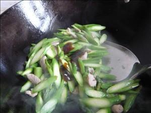 蚝油芦笋炒肉片的做法步骤6