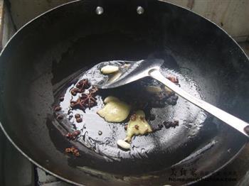 土豆炖猪蹄的做法步骤1