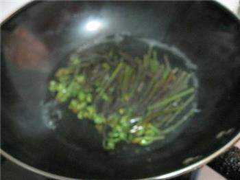 拌蕨菜的做法图解2