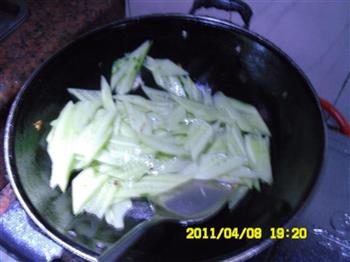 黄瓜炒肉的做法步骤6