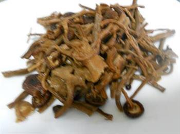 茶树菇烩肉片西芹的做法图解1