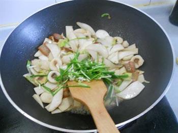 腊味菌菇烩鱼丸的做法步骤11