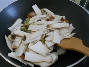 腊味菌菇烩鱼丸的做法步骤8