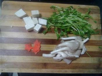 豆苗菌菇汤的做法步骤1