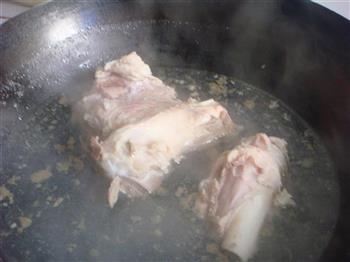 莲藕黄豆棒骨汤的做法步骤1