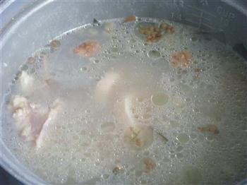 莲藕黄豆棒骨汤的做法步骤7