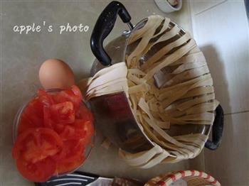 番茄炒蛋浇面的做法步骤1