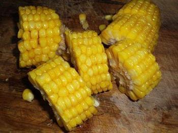 玉米排骨汤的做法图解2