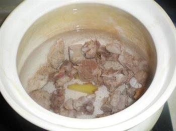 玉米排骨汤的做法步骤3