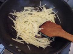 清炒土豆丝的做法步骤3