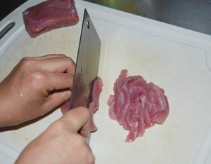 芹菜炒肉片的做法步骤4
