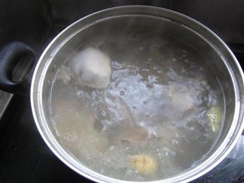 苡米百合猪骨汤的做法步骤8