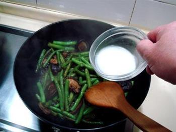 蚝油香菇焖扁豆的做法步骤8