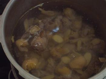 黑豆天麻老母鸡汤的做法步骤4