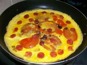 番茄腊肠煎蛋的做法步骤5