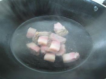 春笋土豆烧咸肉的做法步骤3