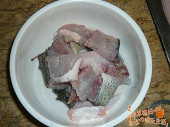 鱼骨架豆腐汤的做法步骤1