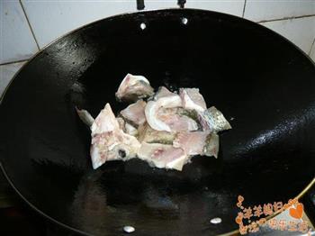 鱼骨架豆腐汤的做法步骤2