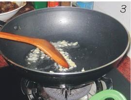 腊肠炒酸辣蕨菜的做法步骤3