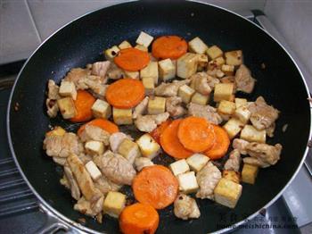 五香豆腐萝卜卤肉的做法图解6