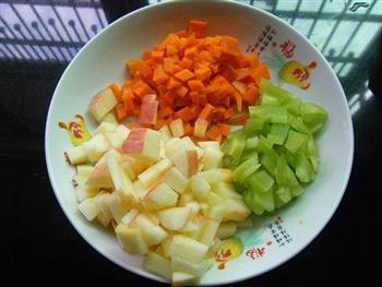 豆浆果蔬汁的做法步骤2