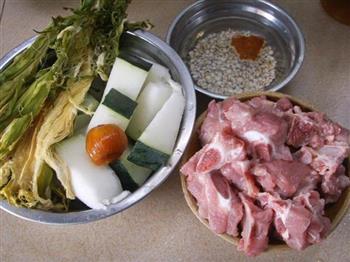 剑花薏米猪骨汤的做法图解2