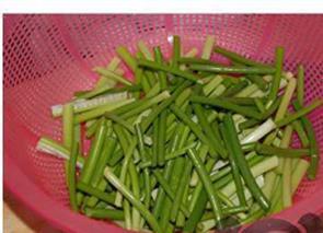 蒜苔肉丝的做法步骤1