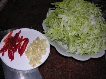 蒜香包菜的做法步骤1