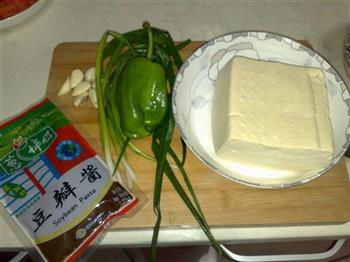 黄酱辣烧豆腐的做法步骤1