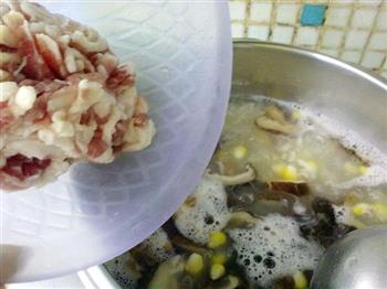 玉米香菇肉片粥的做法步骤7