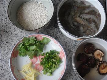 香菇鲜虾粥的做法步骤1